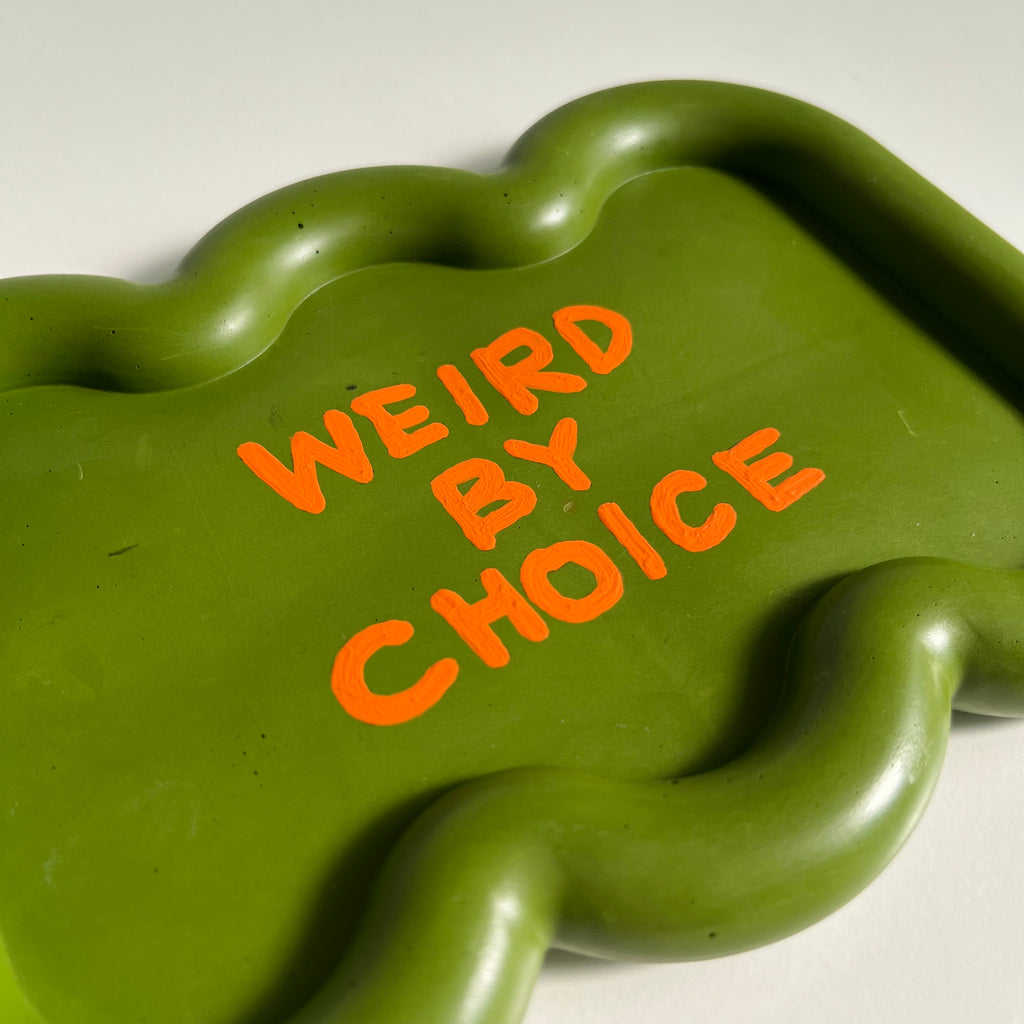 WEIRD BY CHOICE tray / moss green